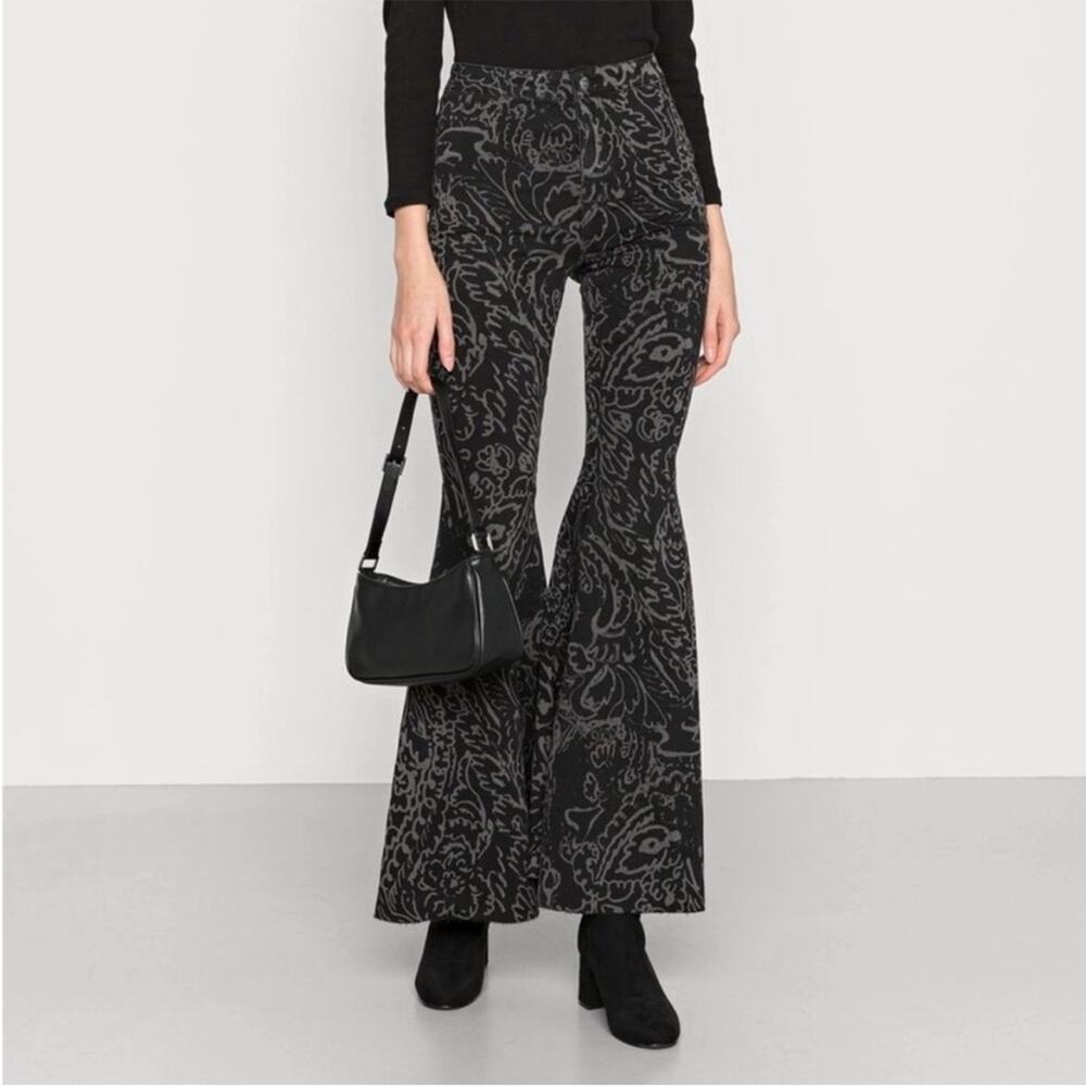 Free People Just Float On Printed Flare Jeans Stretch Black Onyx Print Combo 28 - Picture 2 of 10